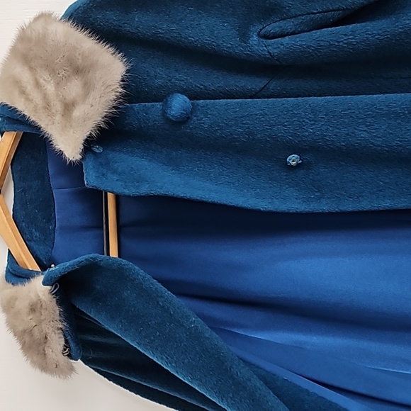 Gorgeous VINTAGE Fur Collar Teal Blue Coat - Picture 3 of 4